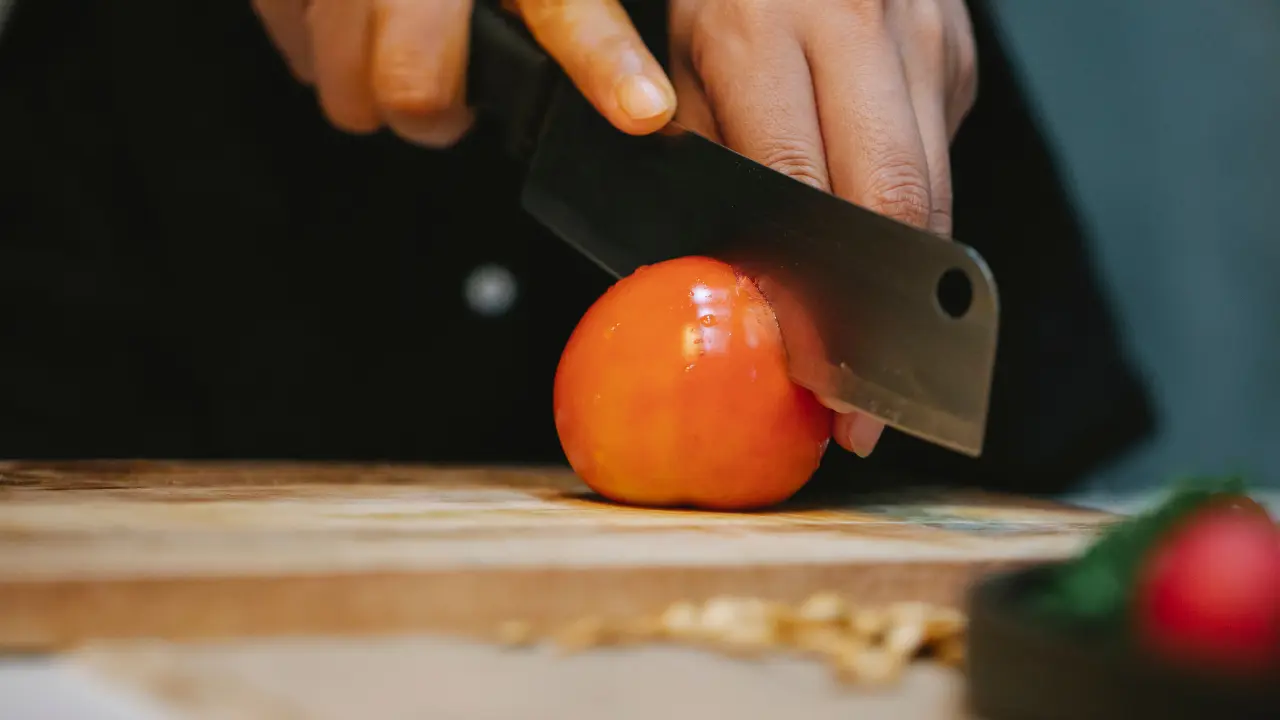 How to Clean Wooden Cutting Board